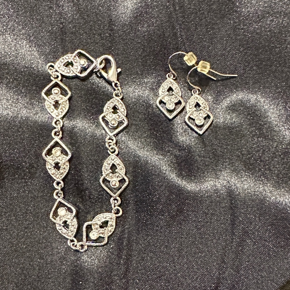 Elegant Silver Bracelet and Earring Set